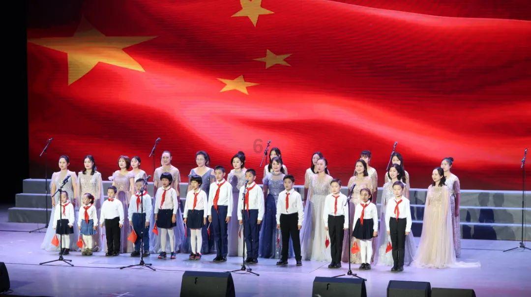 写树好像是在等人的诗句？游戏画面